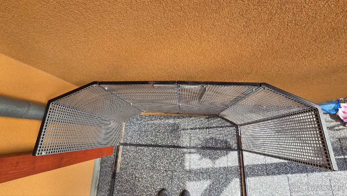 Zakázková bezpečnostní mříž před krb - 3