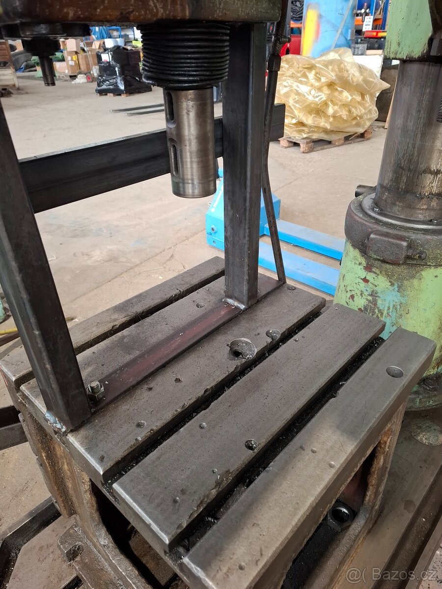 Radiální vrtačka VO32 - 3