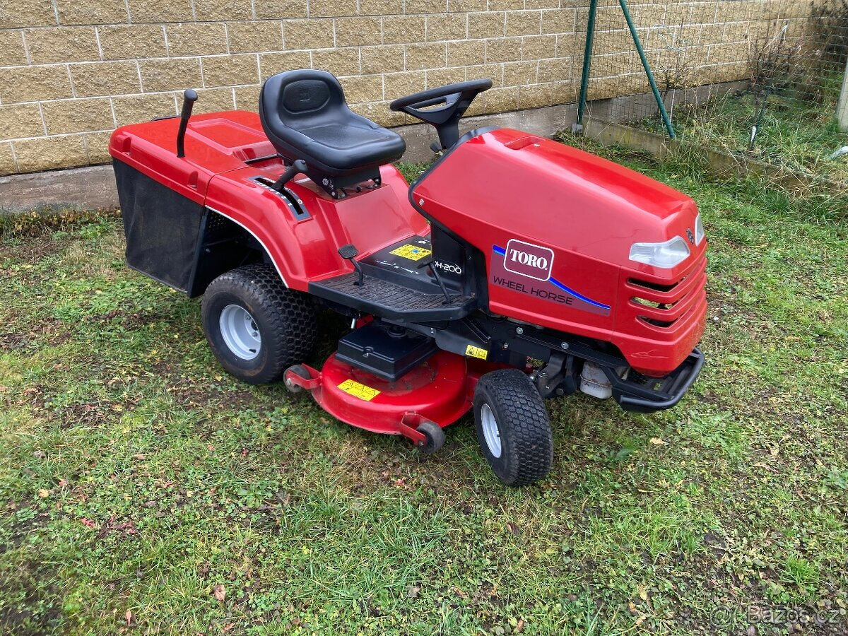 Zahradní traktor Toro DH 200 ( Karsit ČR ) - 3