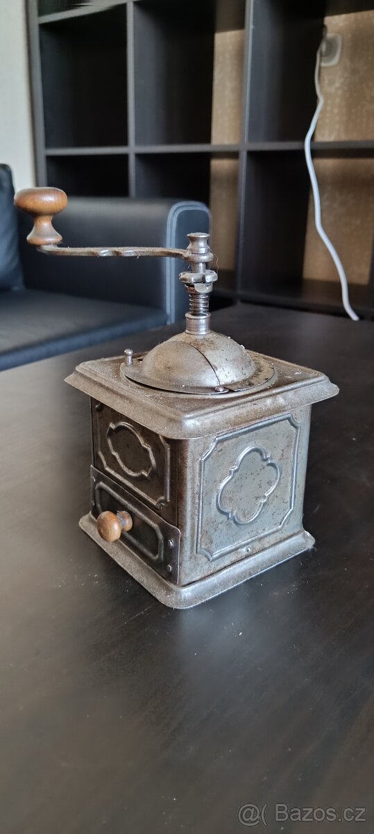 Plechový mlýnek na kávu - 3