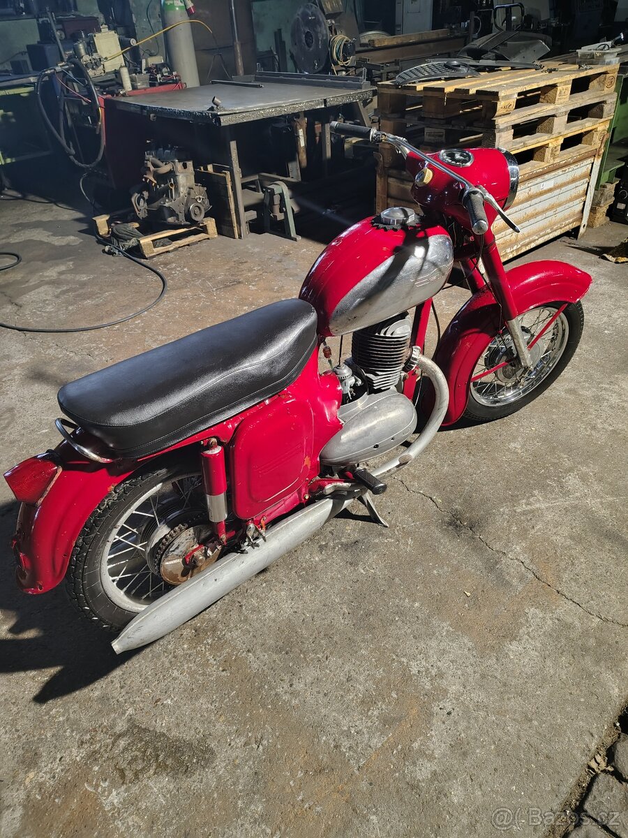 JAWA PANELKA 250 - 3