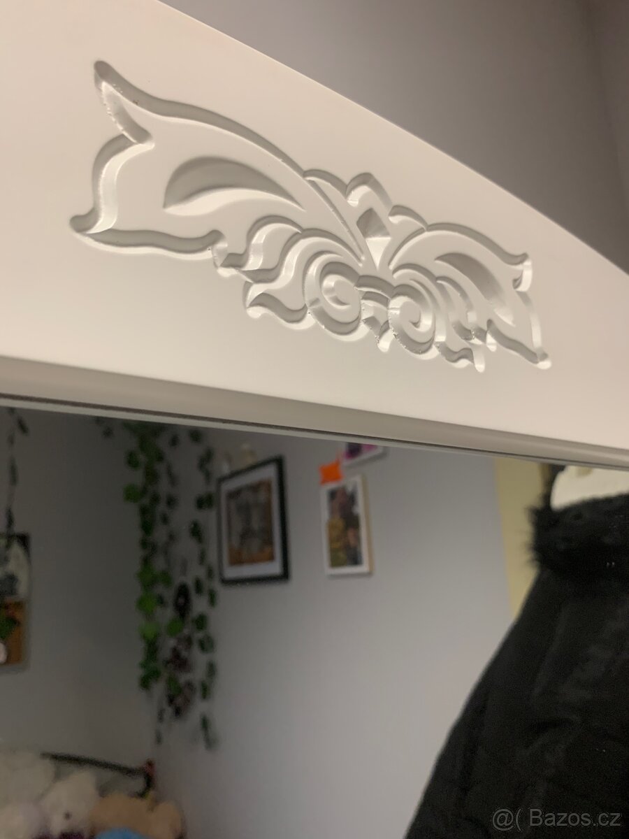 Kosmetický stolek - 3