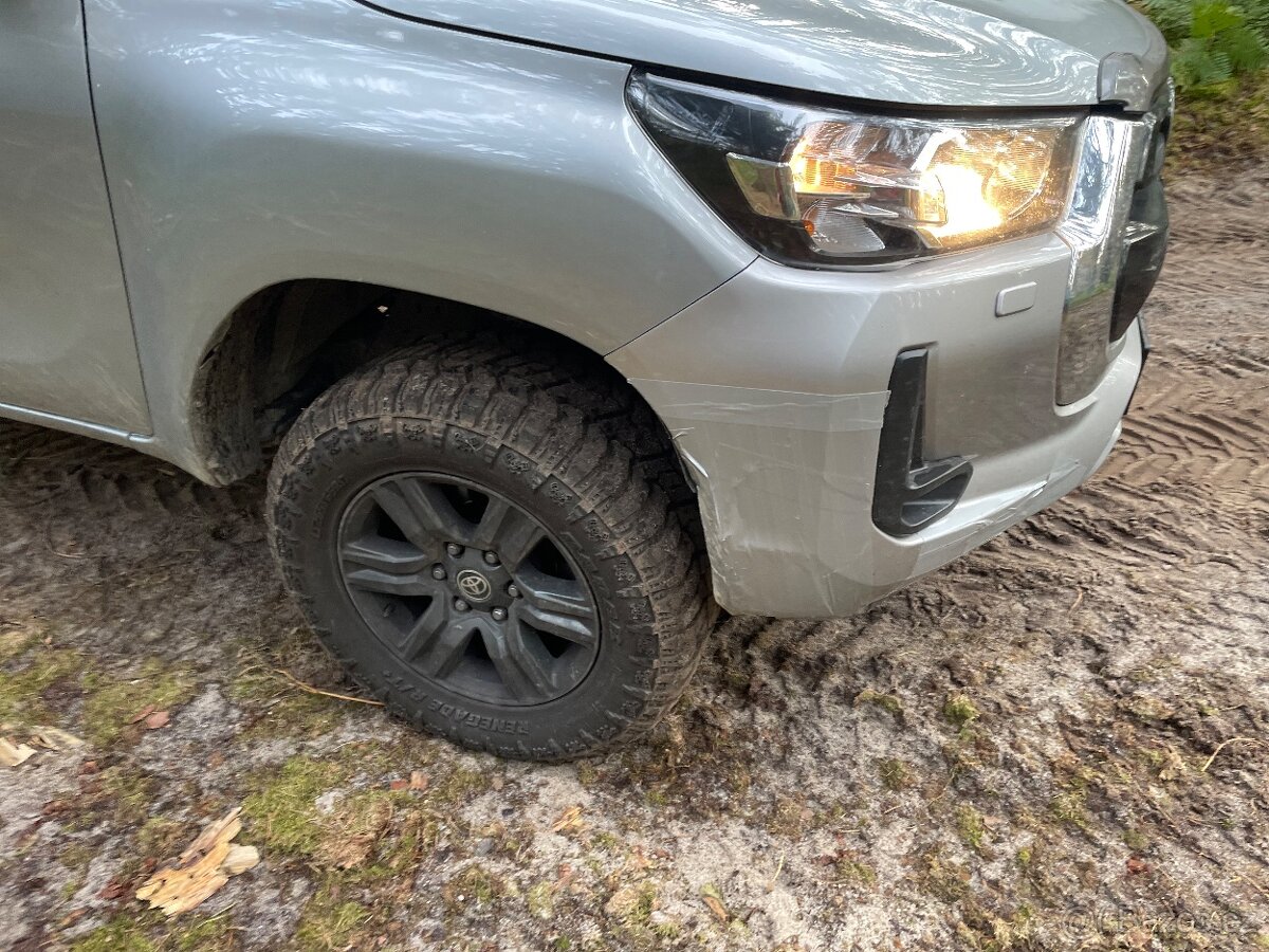 Toyota Hilux D20 2.8 manuál rv.2021
