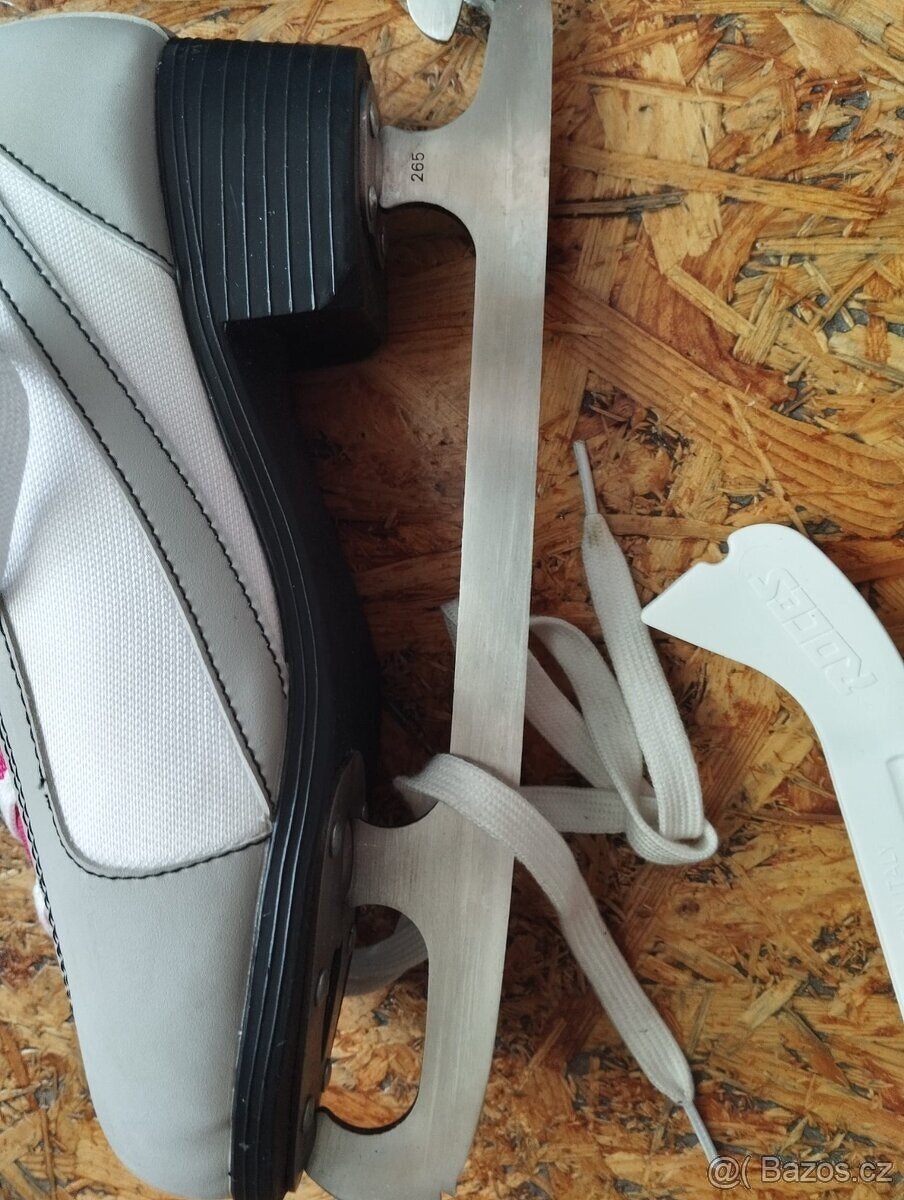 Dámská lední brusle vel 42 rezervace - 3