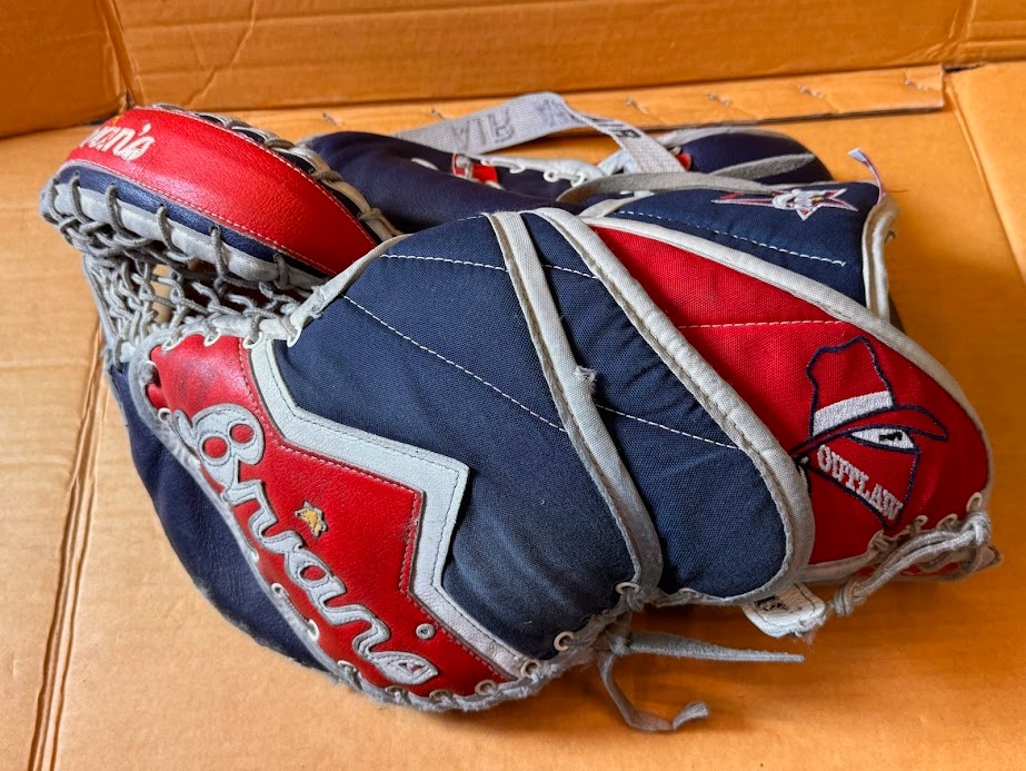 LAPAČKA BRIANS OUTLAW SR - 3