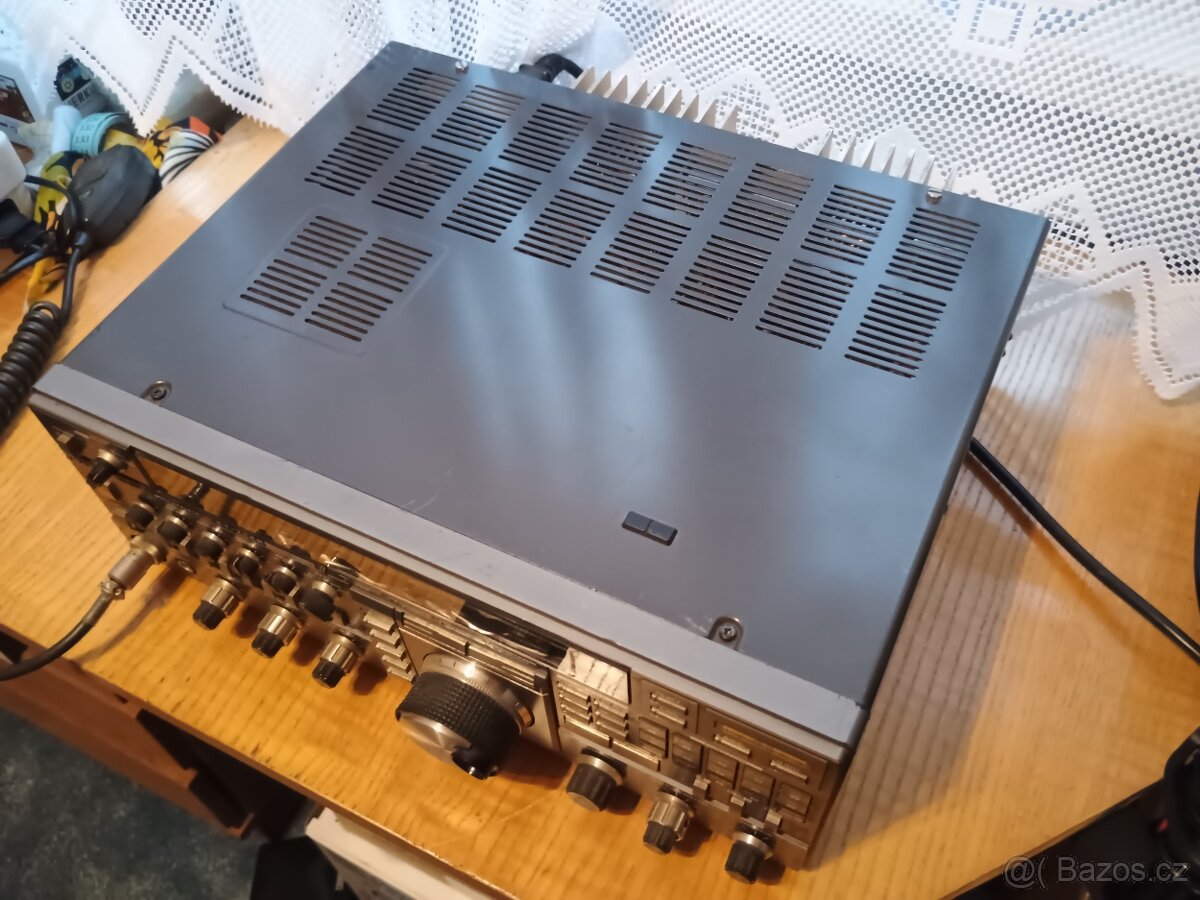 Třípásmový transceiver YAESU FT 736R - 3