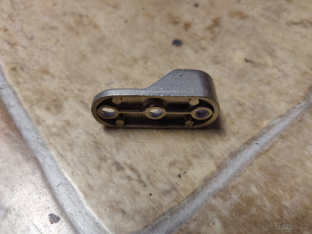 Držák šatní tyče - kov - 3