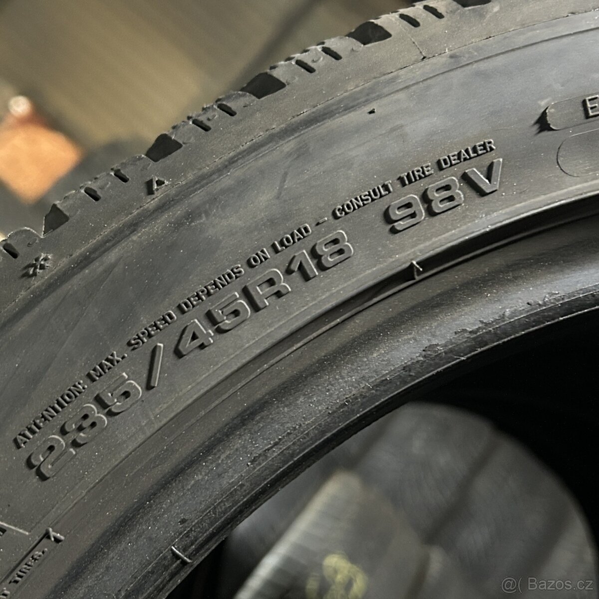 Zimní pneu 235/45 R18 98v dunlop 7-7,5mm - 3