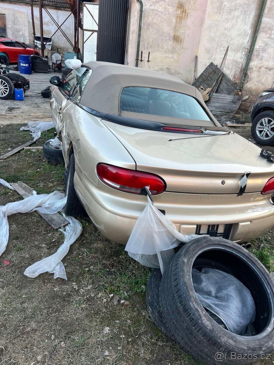 Dily Chrysler Sebring střecha motor 2.5i Automat - 3
