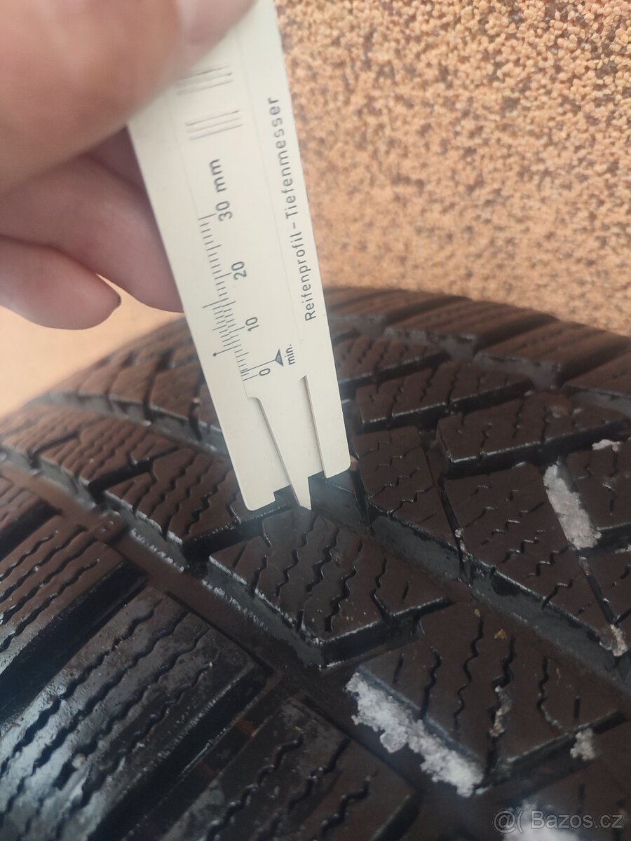 Prodám zimní pneu Continental 225/60 17 - 3