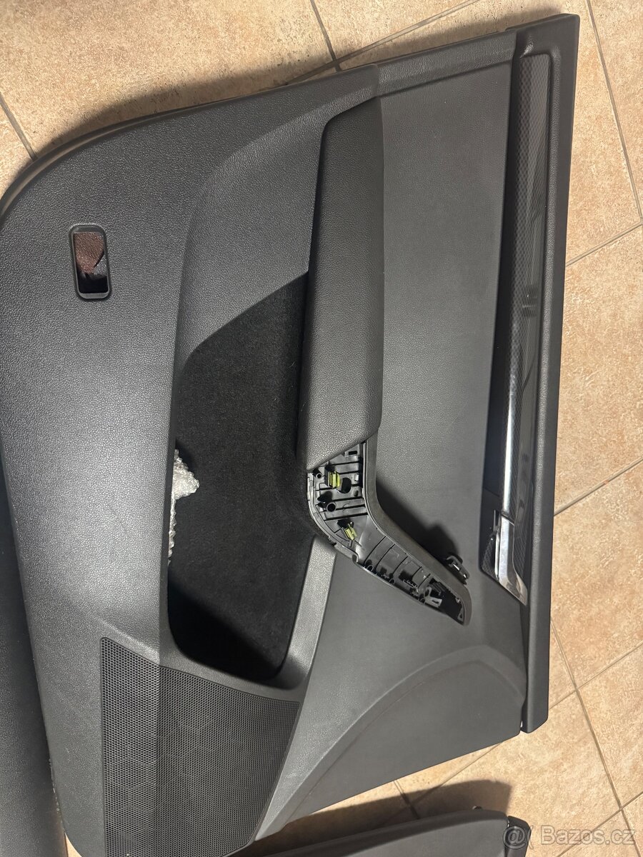 Tapecirunk výplň dveří Octavia 3 Carbon - 3