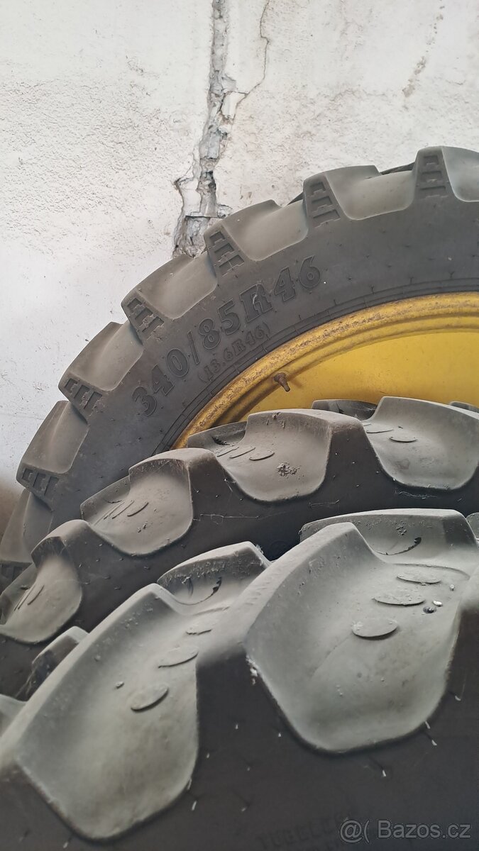 Kultivační kola John Deere - 3