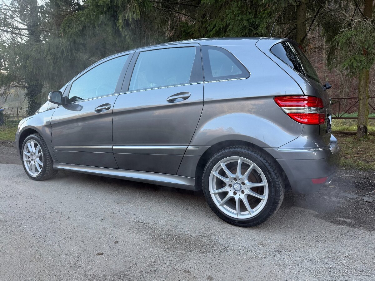 Mercedes Benz B200 - 3