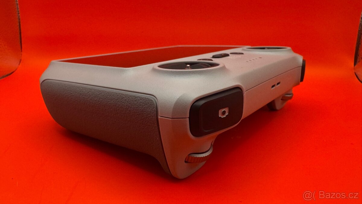 DJI RC ovladač s integrovaným displejem - 3