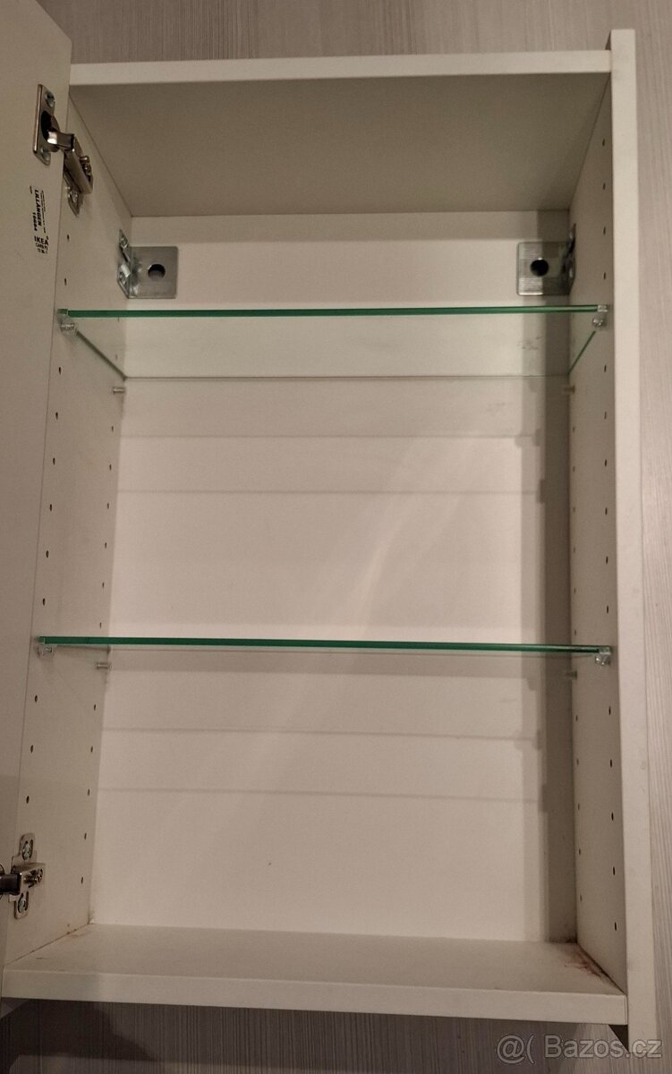 Zrcadlová závěsná koupelnová skříňka, skoro nová - 3