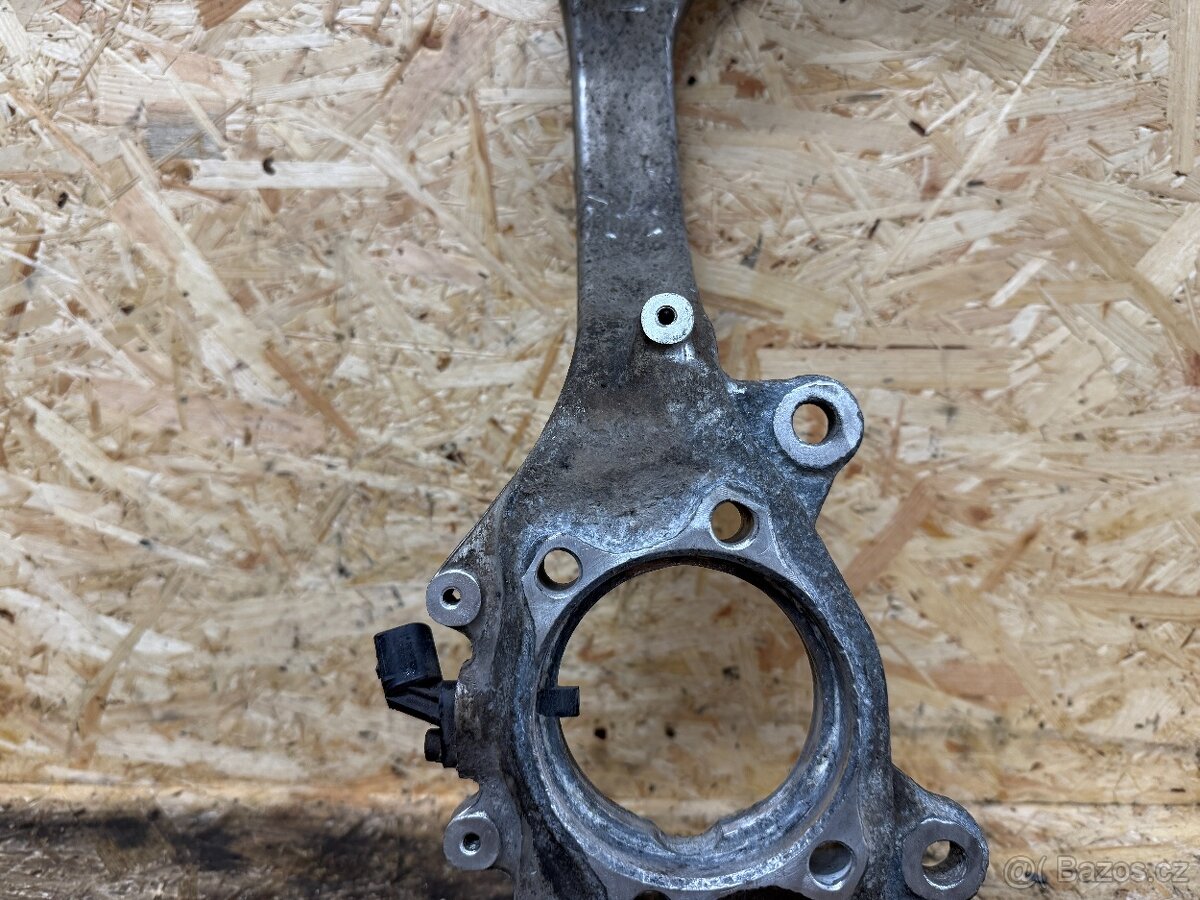 LEVÁ PŘEDNÍ TĚHLICE AUDI A6 C6 3.0 TDI 4F0407241 - 3