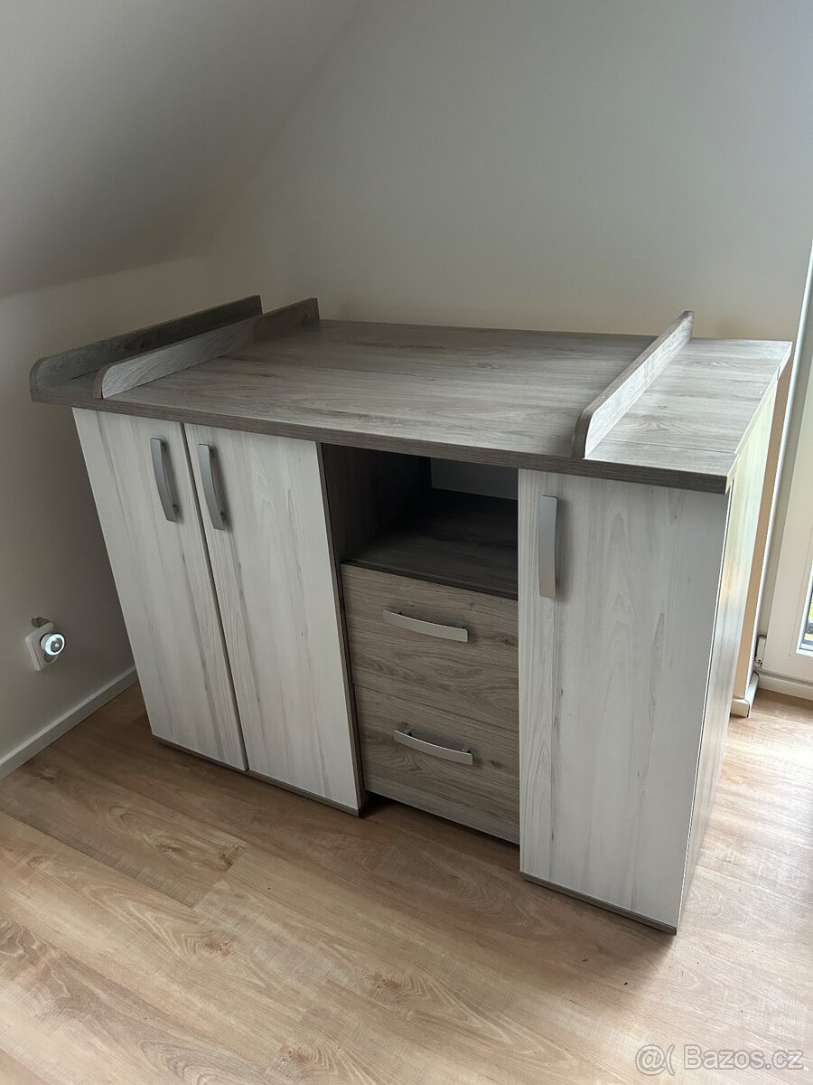 Detska postylka a prebalovaci pult - 3