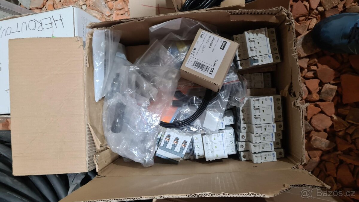 Prodej movitých věcí dlužníka - Černuc - 3