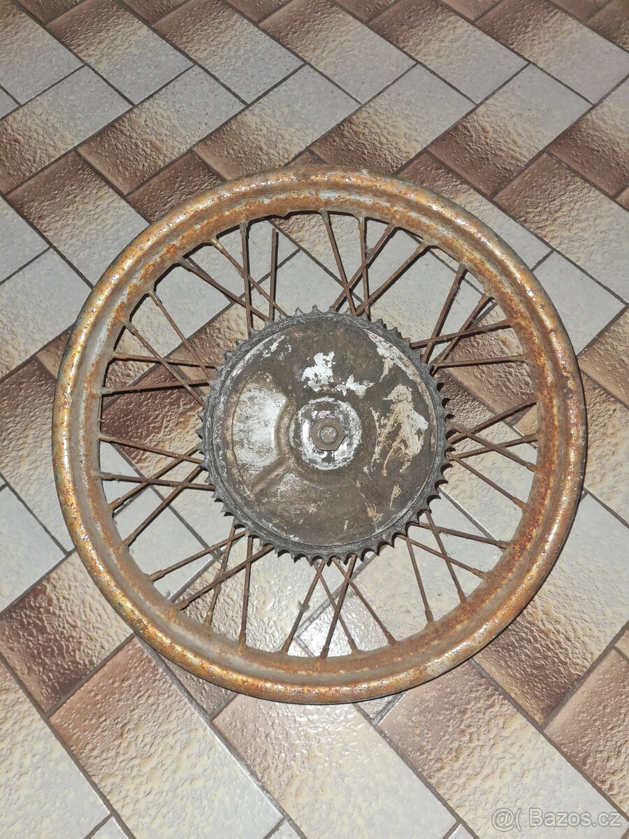 Zadni kolo jawa ,čz malá kývačka. - 3