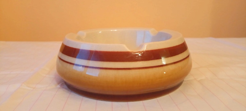 Popelník s hnědým proužkem - 3