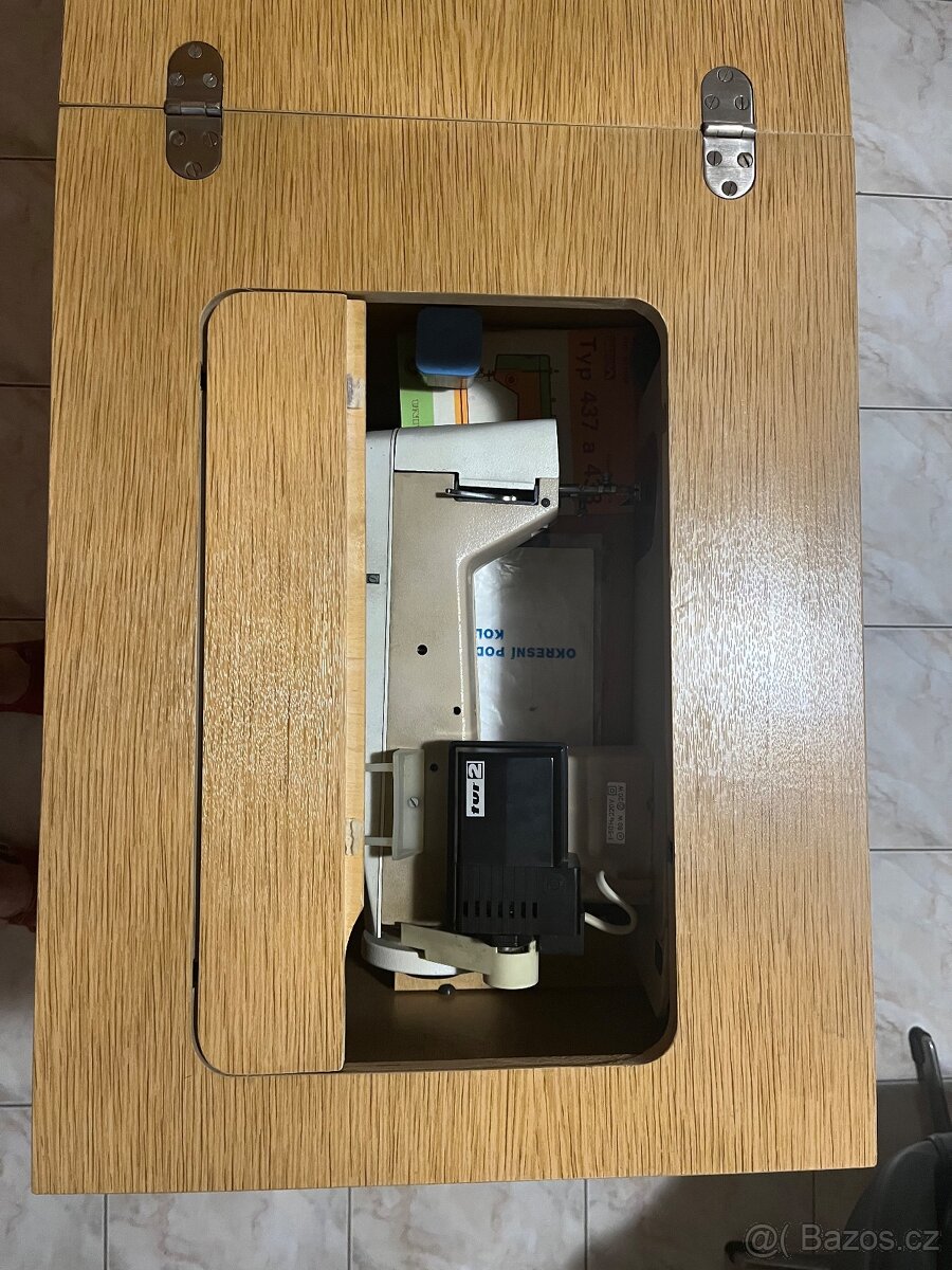 Retro skříňový šicí stroj Lucznik 438 - 3