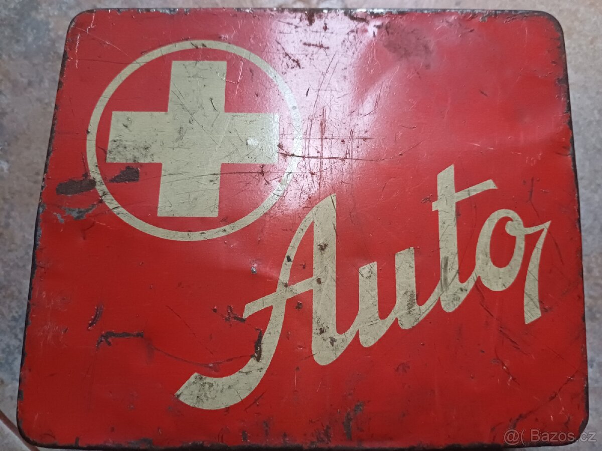 Prodám staré klíče a plechovou lékárničku - 3