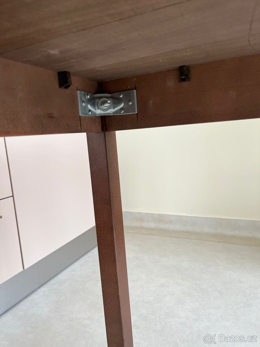 Jídelní stůl TON - 3