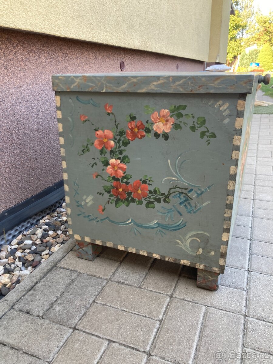 Dřevěná truhla - malovaná - 3