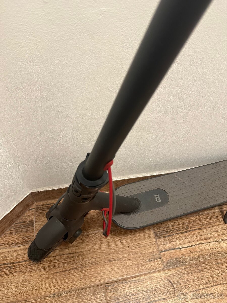 Elektrická koloběžka Xiaomi Mi Electric Scooter - 3
