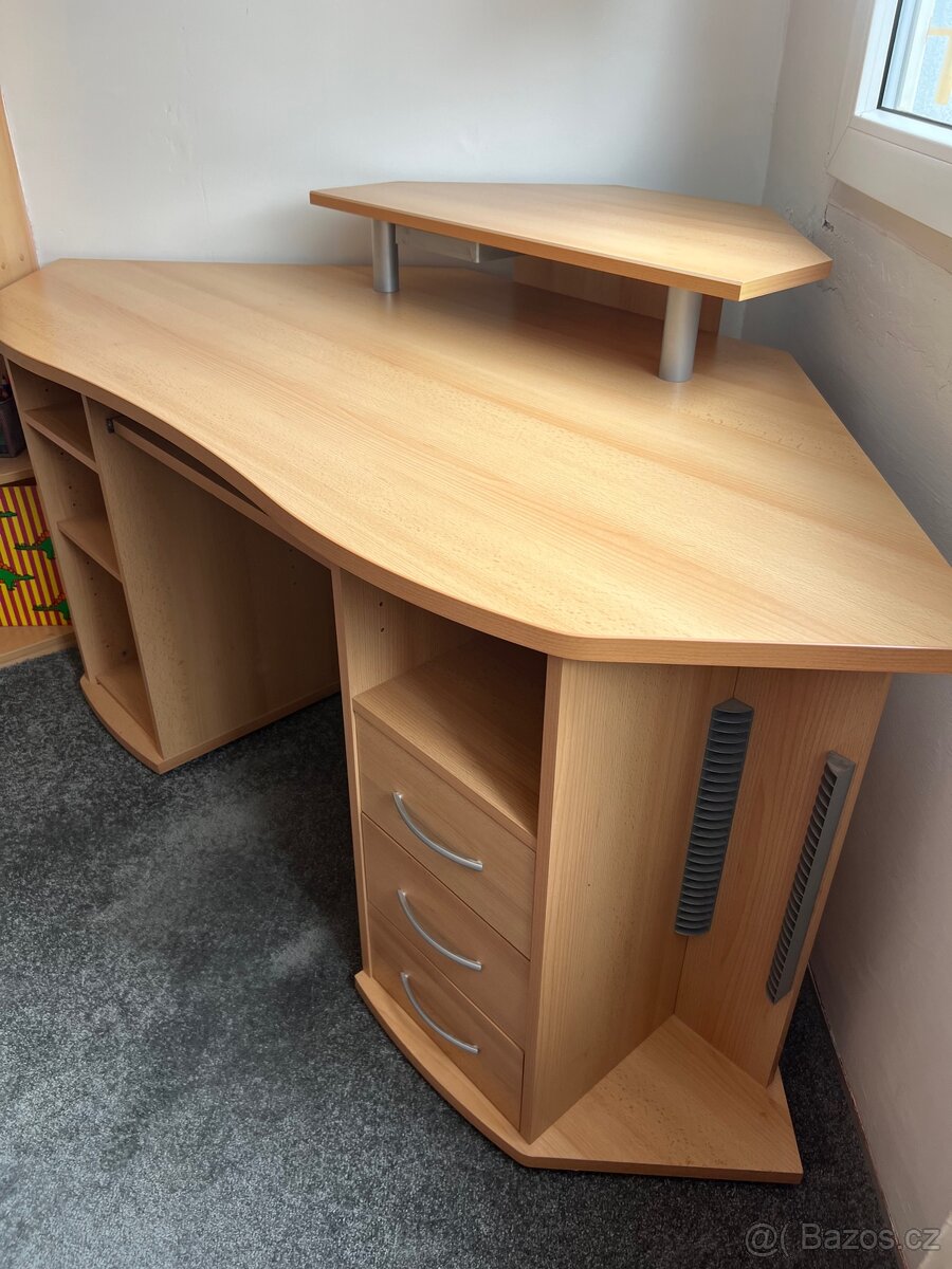 Počítačový pracovní stůl - 3