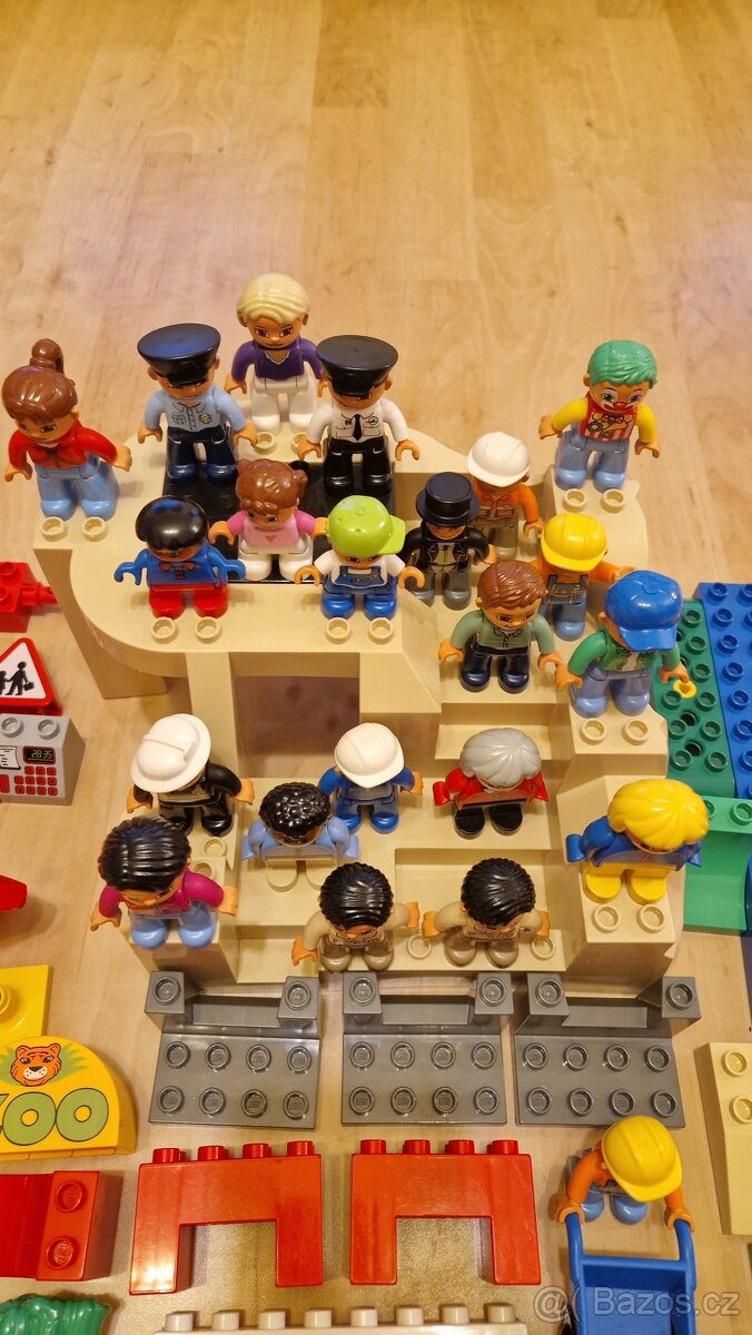 Souprava LEGO Duplo, mnoho figurek, zvířátek a vozítek - 3