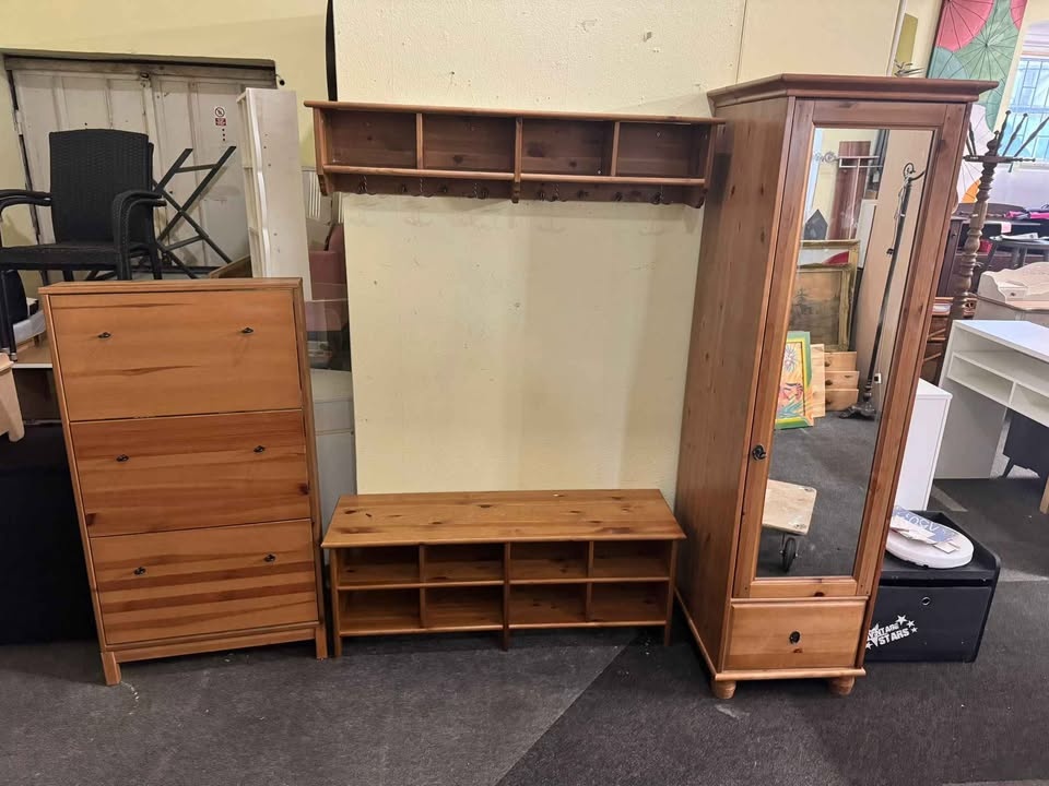 Pěkná Předsíňová sestava Ikea Leskvik skříň, botník , lavičk - 3