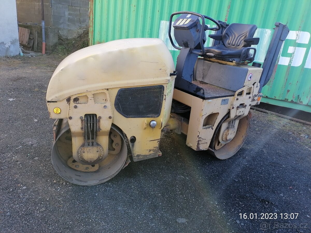 Vibrační válec Stavostroj STA VH250, motor Deutz olejem chla - 3