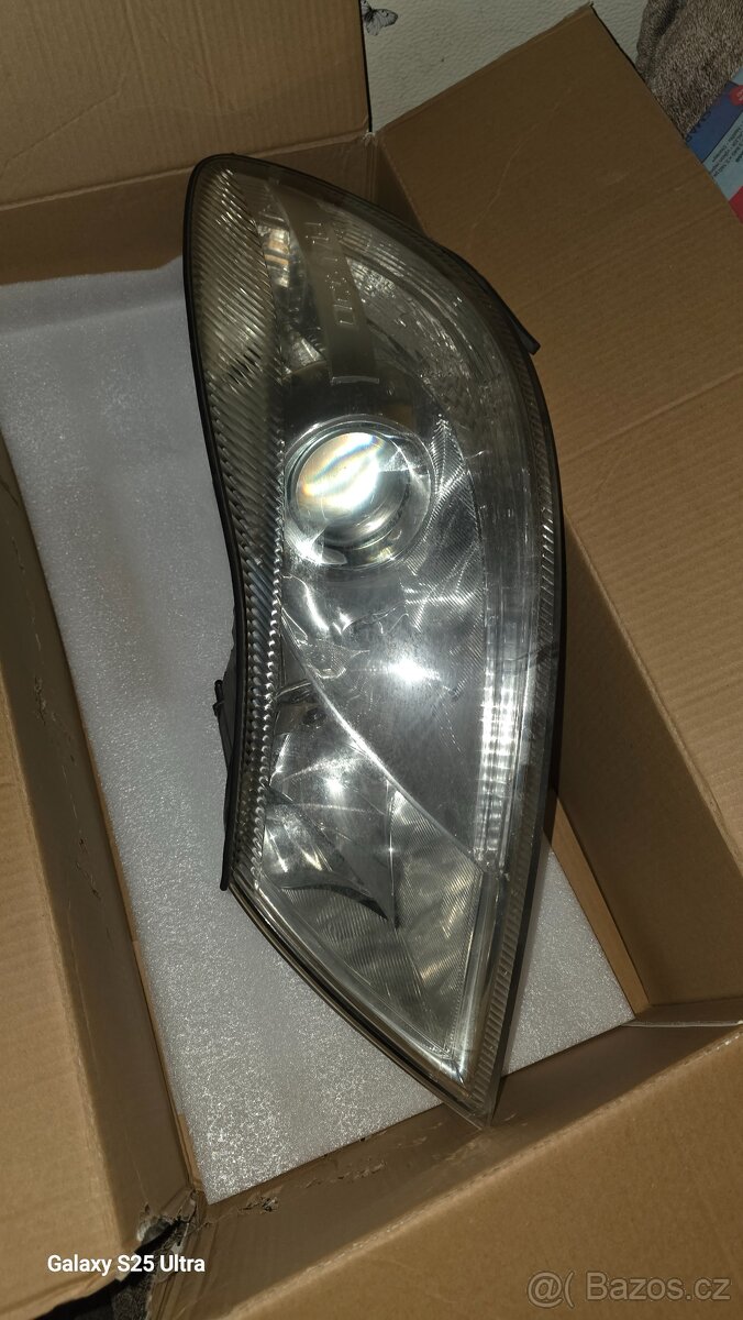 Přední levý svetlomet - 3