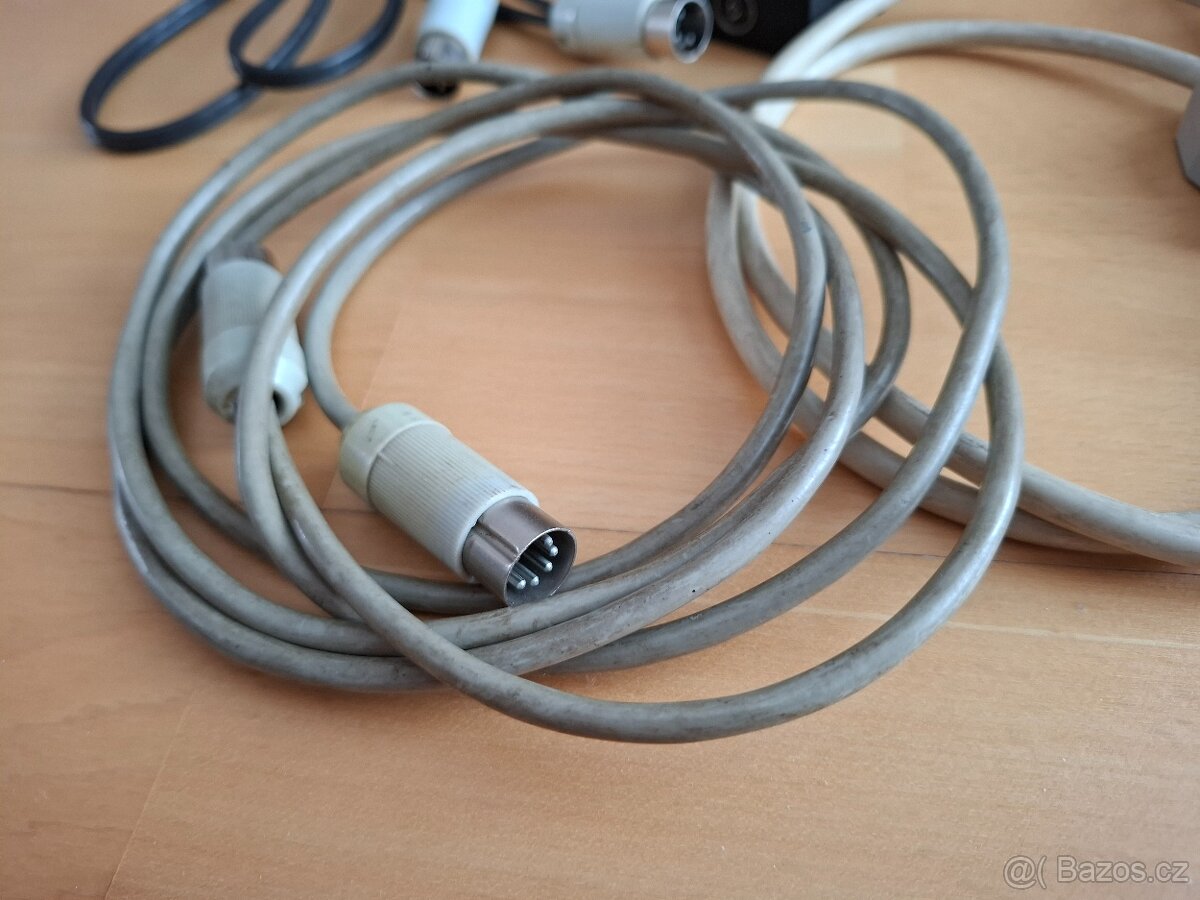 Konvolut/sbírka kabelů pro 8-bitové počítače - 3