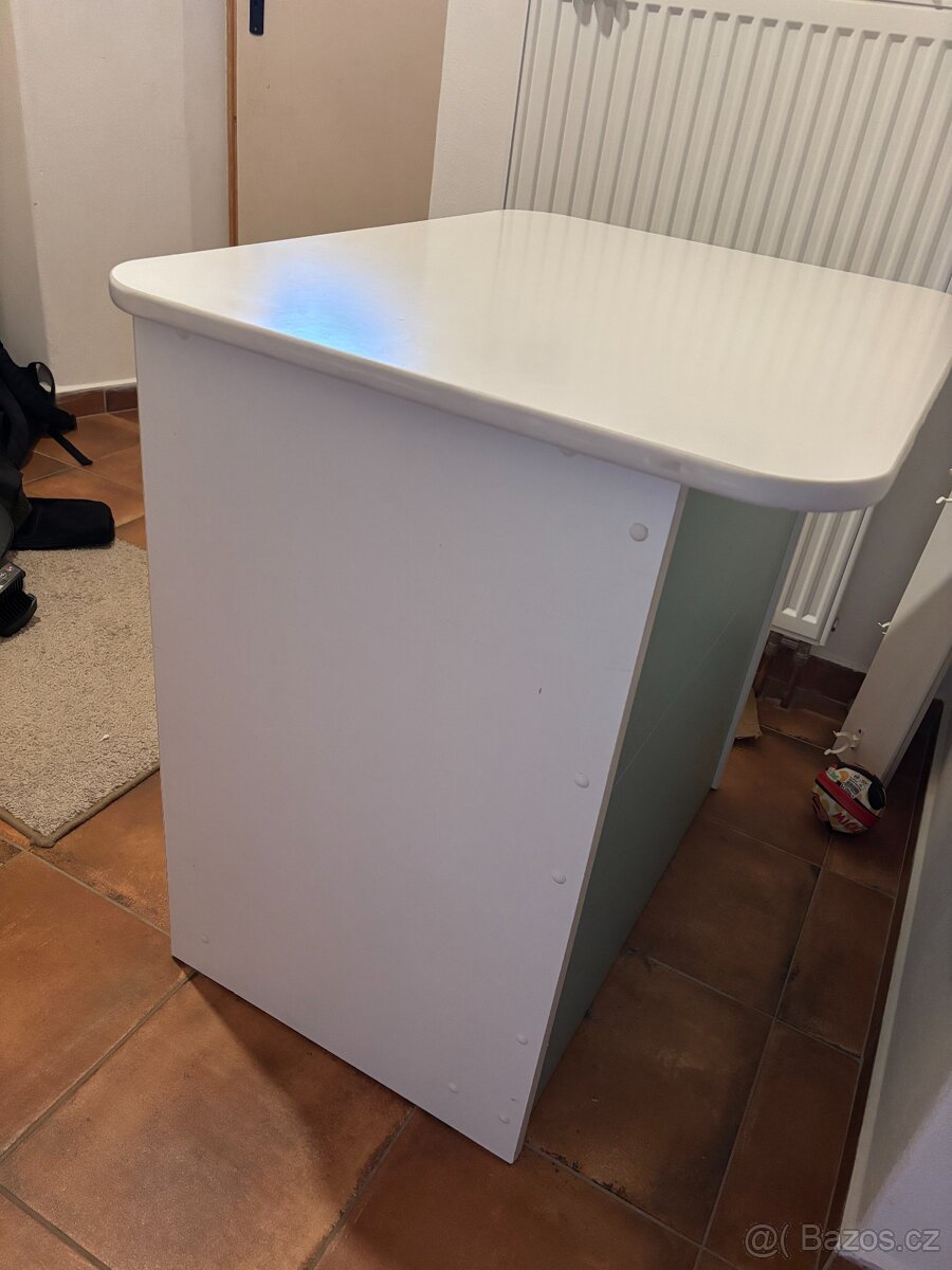 přebalovací pult se skříňkou - 3