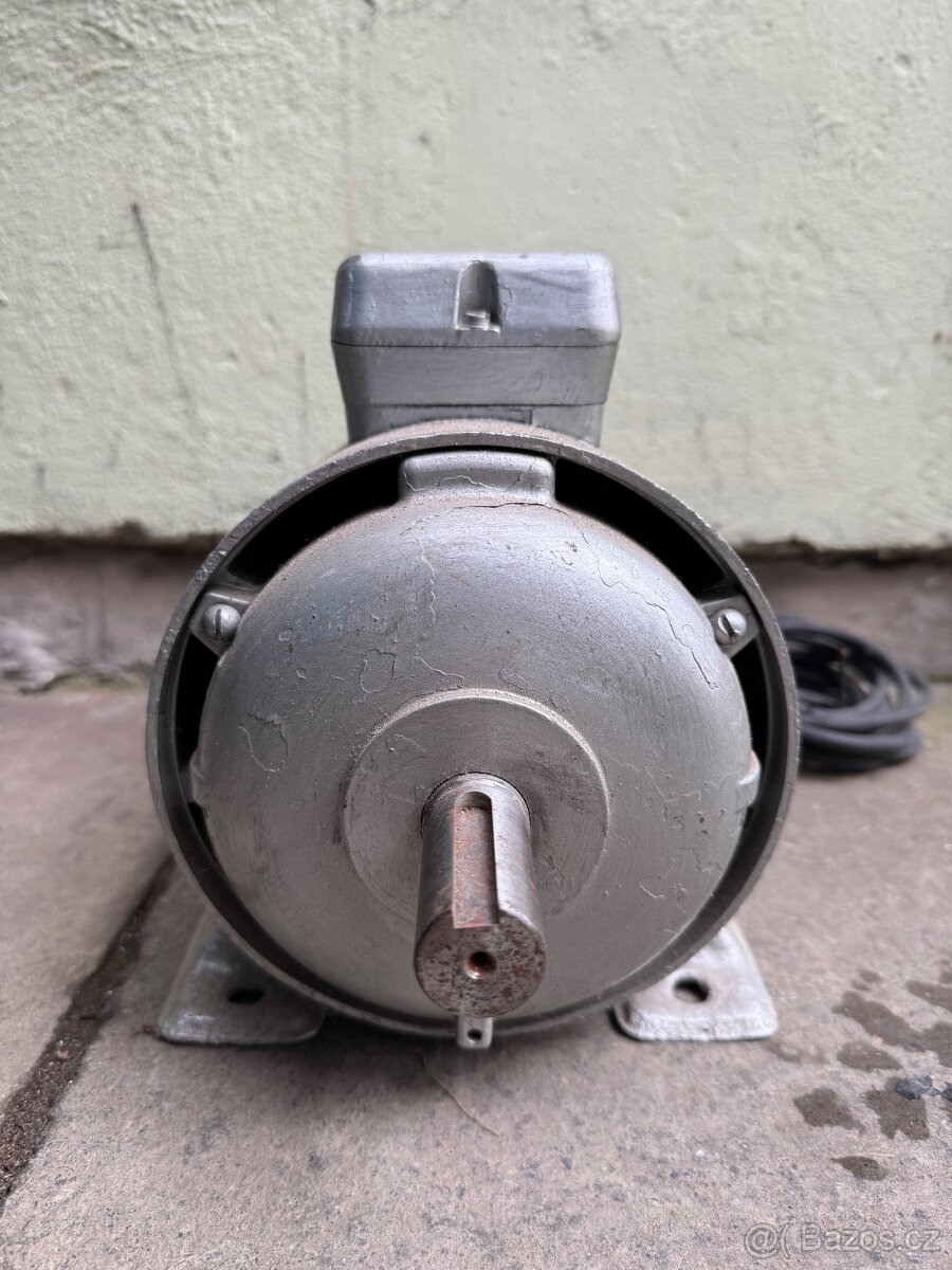 Jednofázový elektromotor 220V - 3