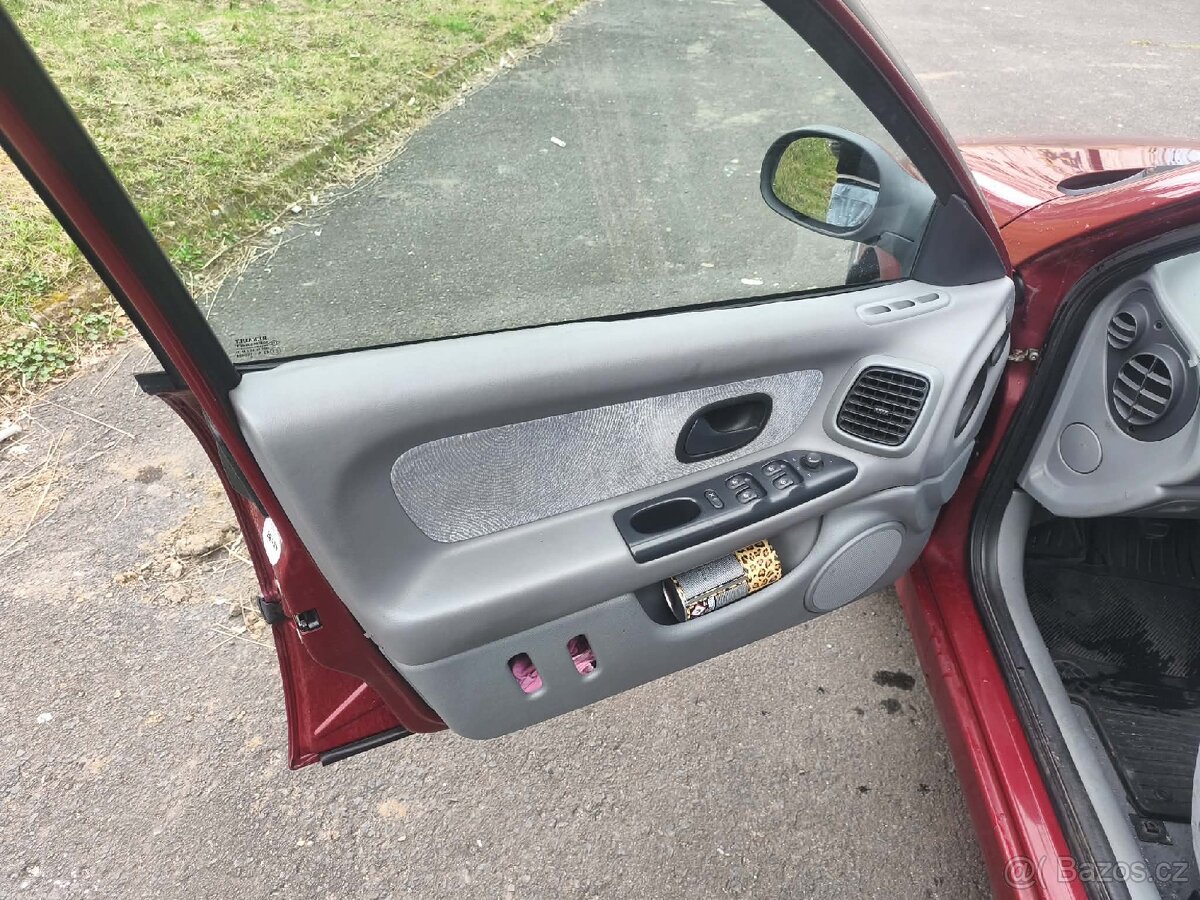 Renault laguna 16.16. benzín - 3