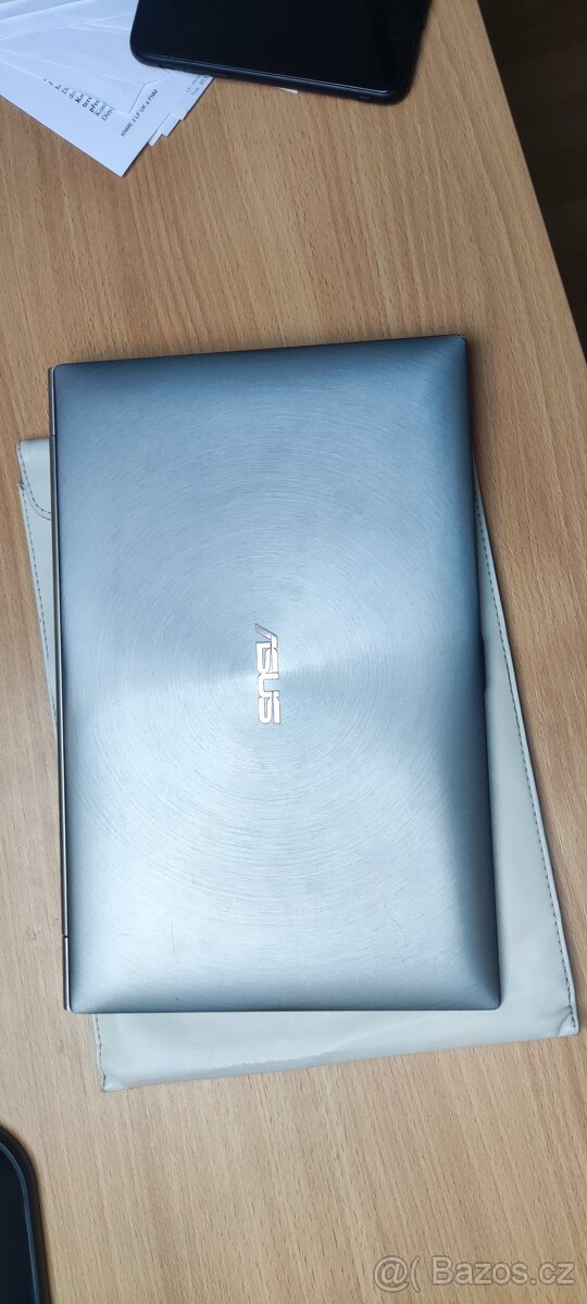 Malinký ultrabook Asus Zenbook UX21E - 3