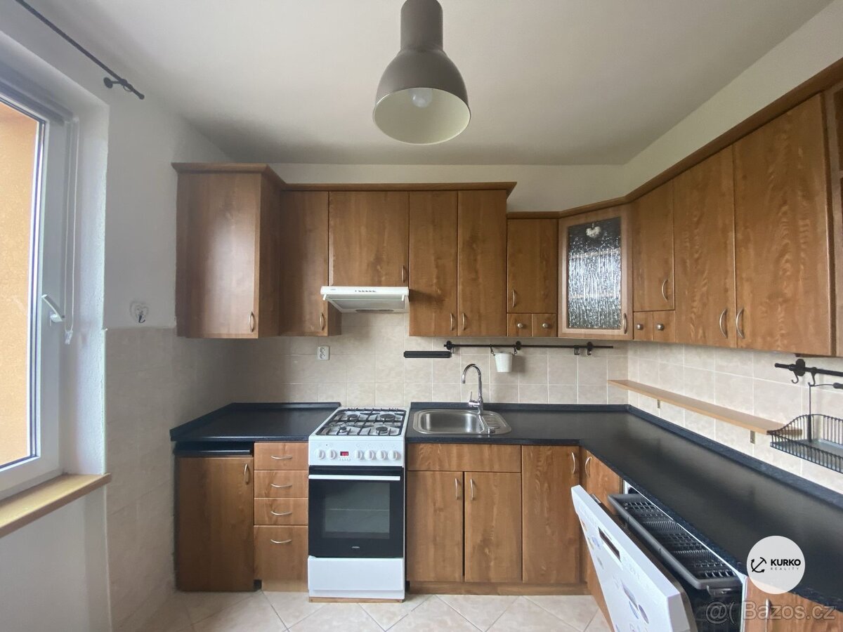 Pronájem prostorného bytu 3+1 s lodžií, po rekonstrukci – ul - 3