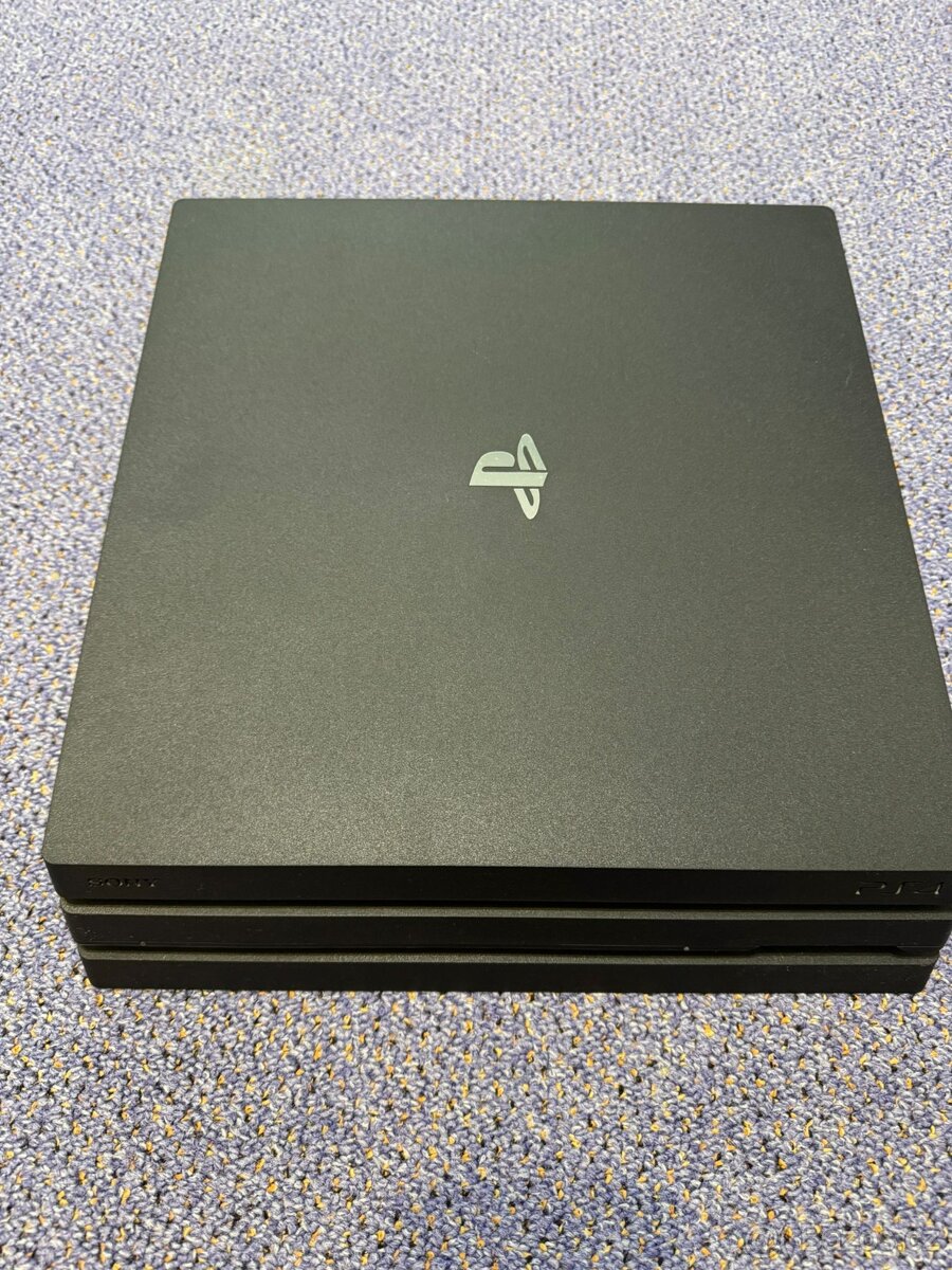 PS4 Pro 1TB + příslušenství - 3