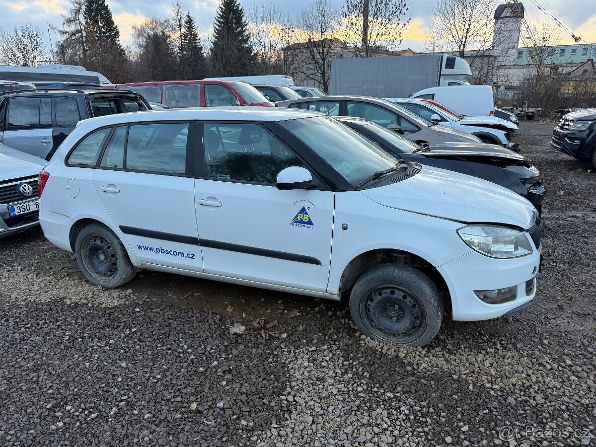 Škoda Fabia 2 lift 1.6Tdi rok-2010 (nepojízdná ) - 3