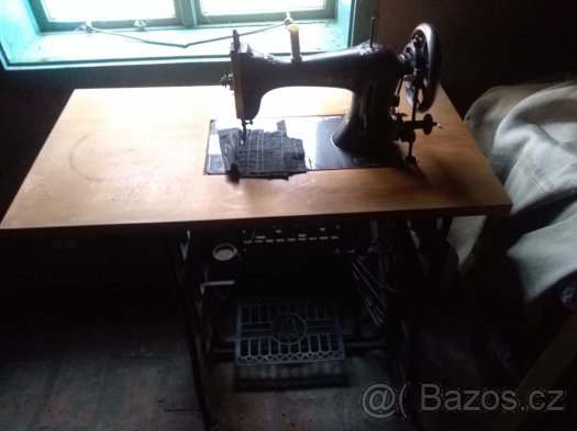 Starožitný šlapací stroj Lada - 3