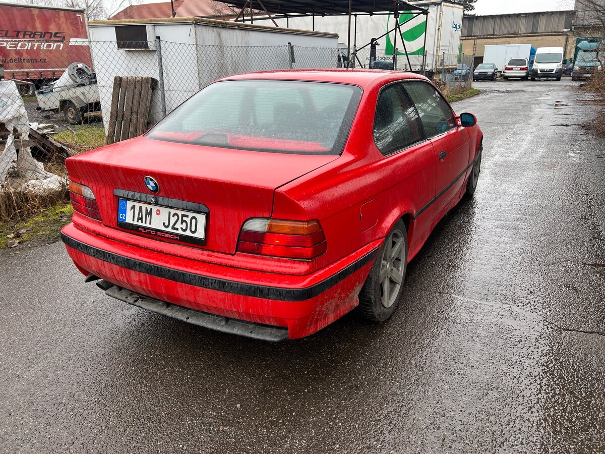 BMW E36 318is Coupe - 3