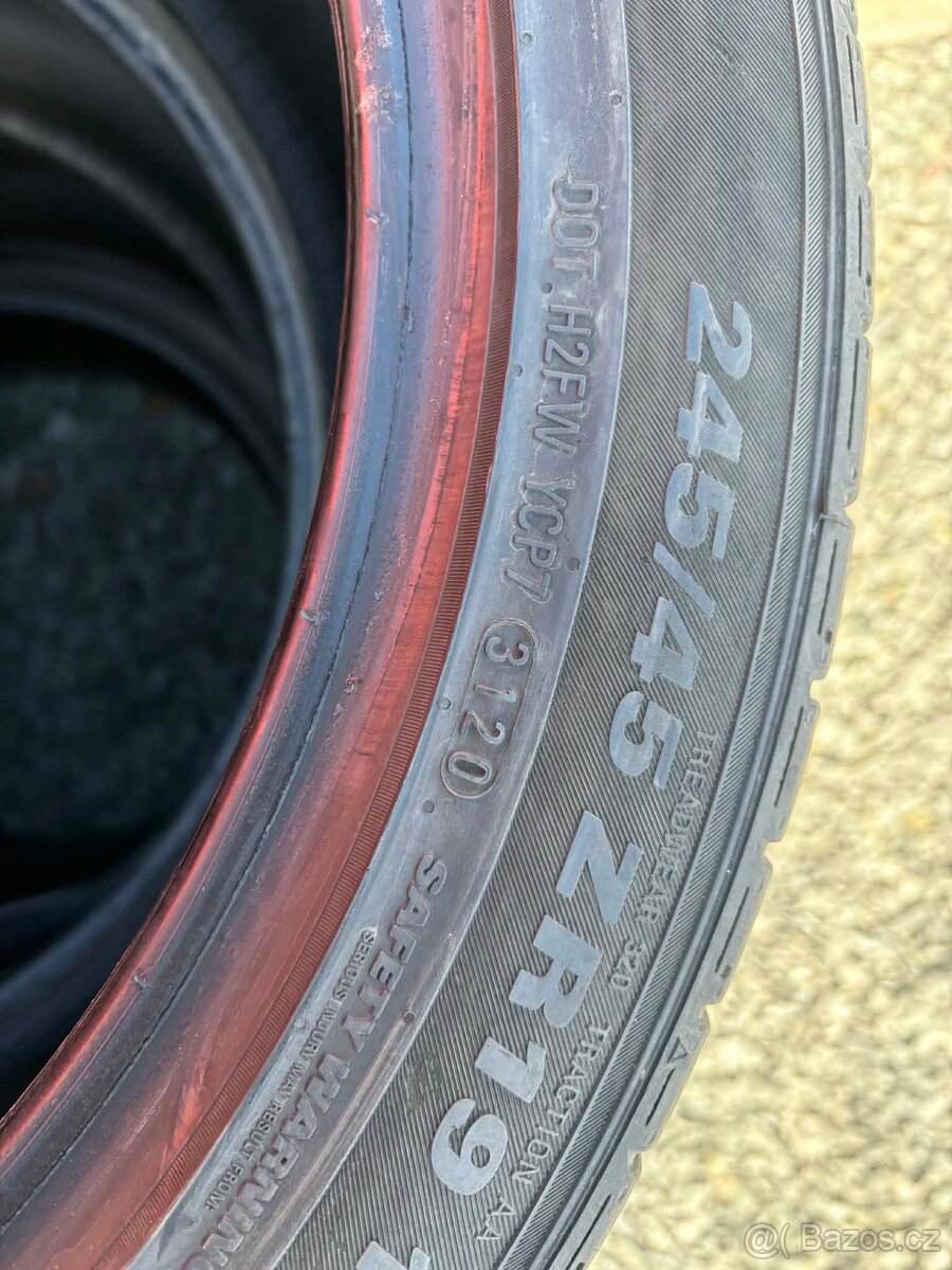 Kumho 245/45/R19 - 3