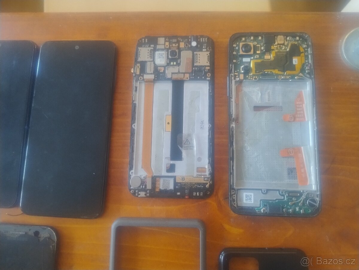 Prodám tyto mobilní telefony Nefunkční - 3