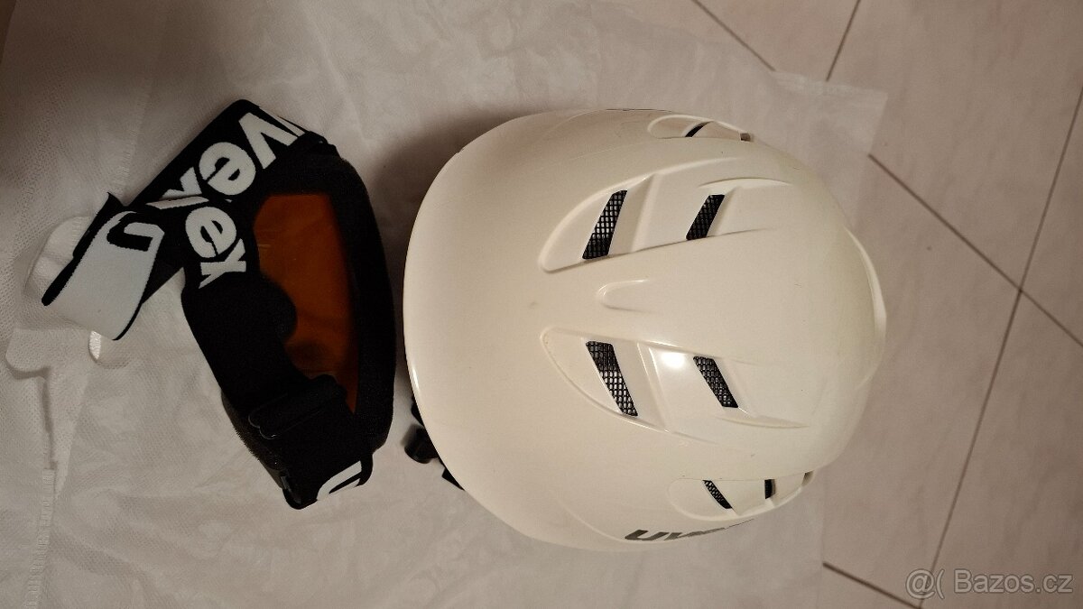 Lyžařská helma / přilba UVEX - 3