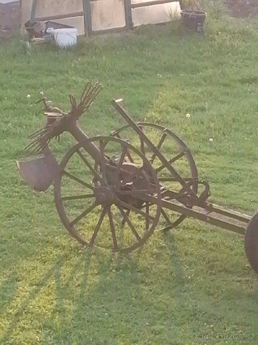 Čert, rozmetac, pluh, oracka na brambory za malý traktor - 3