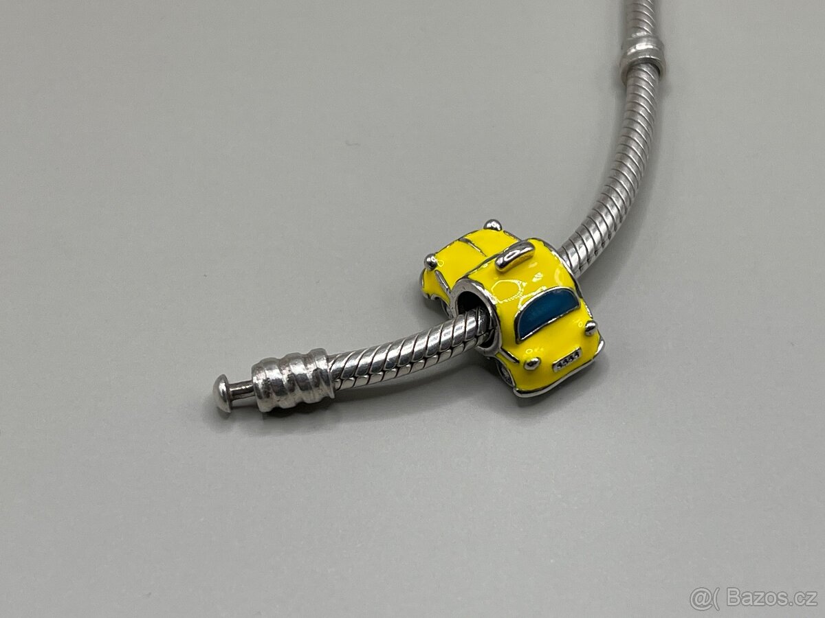 Stříbrné autíčko taxi - 3
