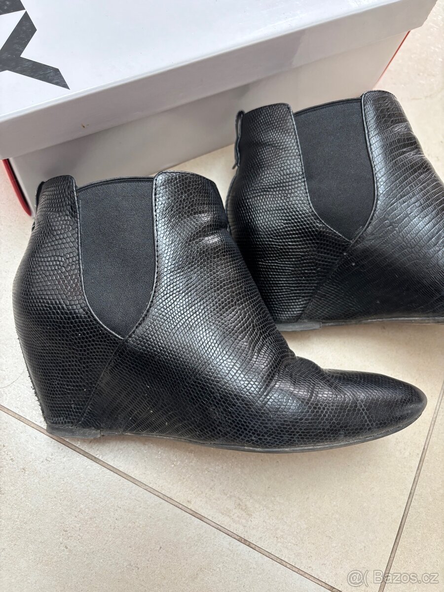 Dámské kotníčkové boty, DKNY vel.37,5, kožené - 3